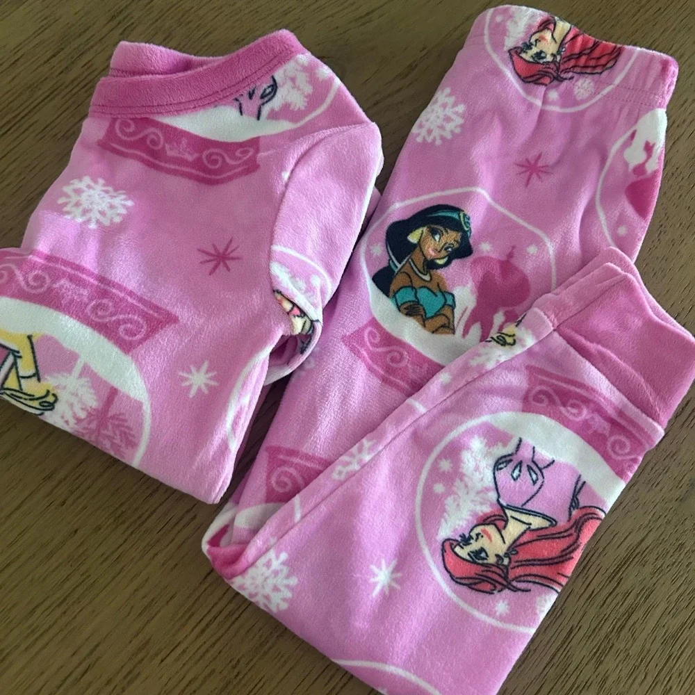 Disney Princess Pajamas Set 3T - New with Tags - Super Soft!